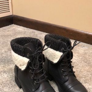MODA CHICS BLACK LACE UP KNIT CUFF COMBAT ANKLE BOOTS